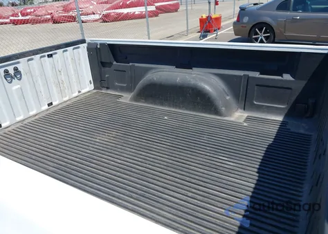 2000 Chevrolet Silverado 1500 from USA, damaged, VIN 1GCEC14W2YZ148658